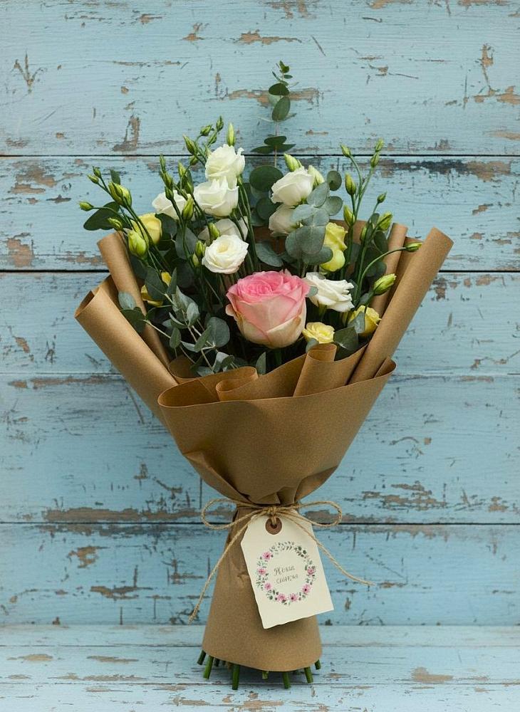 Букет нежный привет в Гаврилов-Посаде Букет цветов из: Розы и Лизиантусы в Гаврилов-Посаде