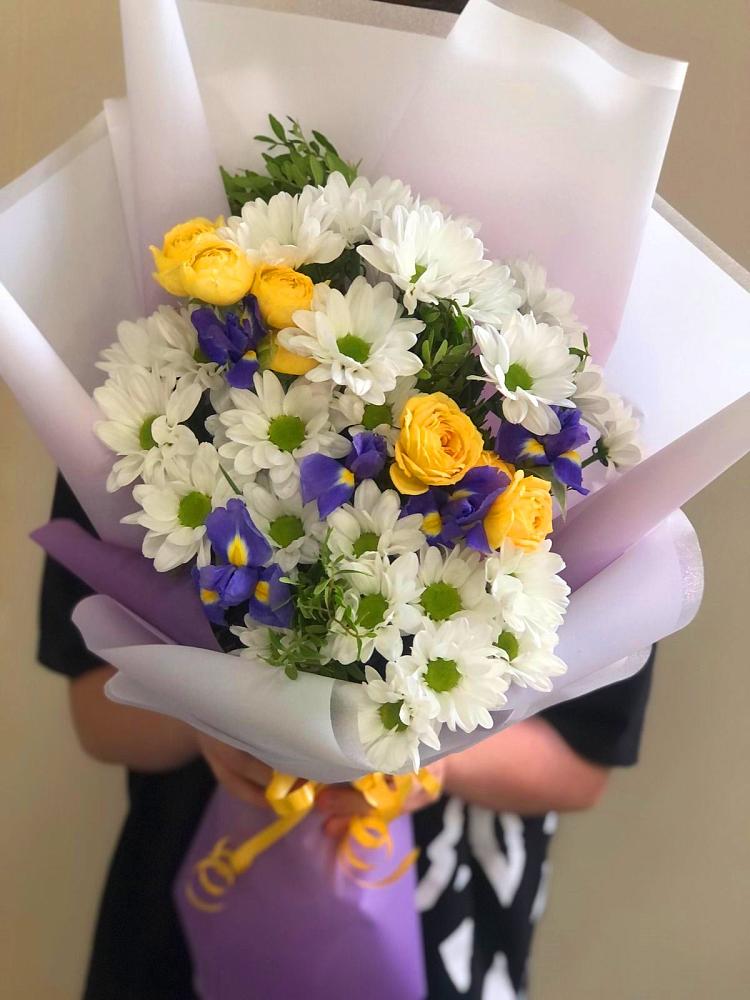 Букет цветов из: Ирисы, Хризантемы и Розы в Гаврилов-Посаде